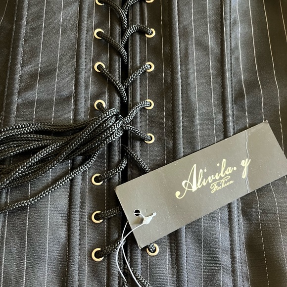 Pinstripe corset top - Picture 2 of 4